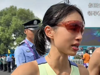 “最快女护士”被解聘或调岗？医院回应