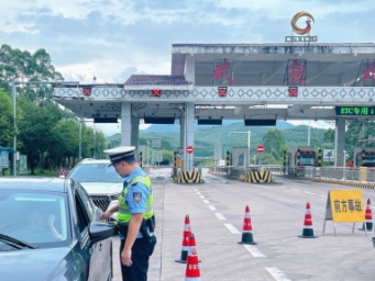 来宾交警“三招”出击 跨区域整治护出行安全